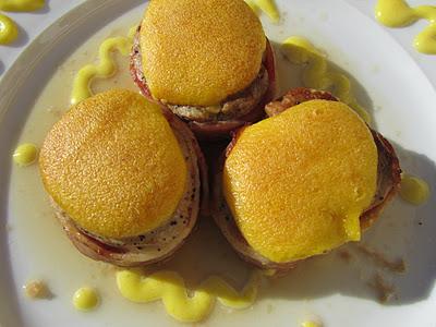MEDALLONES DE SOLOMILLOS CON ALIOLI DE ALMENDRAS