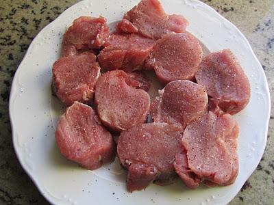 MEDALLONES DE SOLOMILLOS CON ALIOLI DE ALMENDRAS