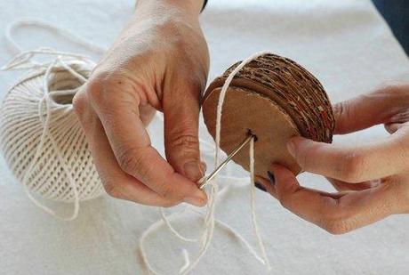 Diy: Manzanas de hilo y cartón muy decorativas