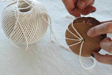 Diy: Manzanas de hilo y cartón muy decorativas