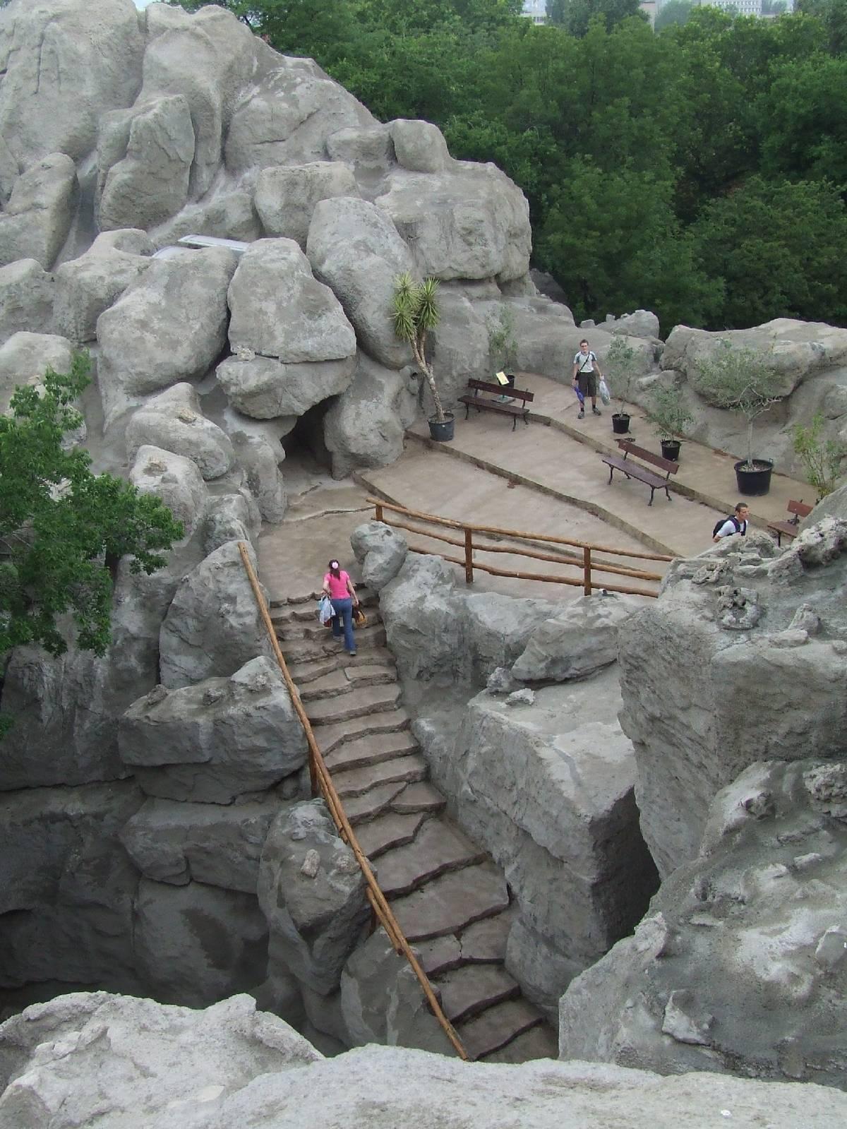 Una Curiosidad: La Gran Roca del Zoológico de Budapest