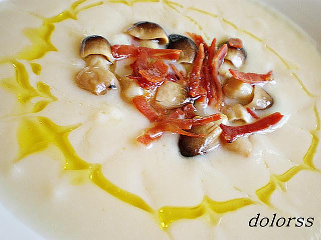 Crema de coliflor con centro de setas y jamón (Olla rápida)