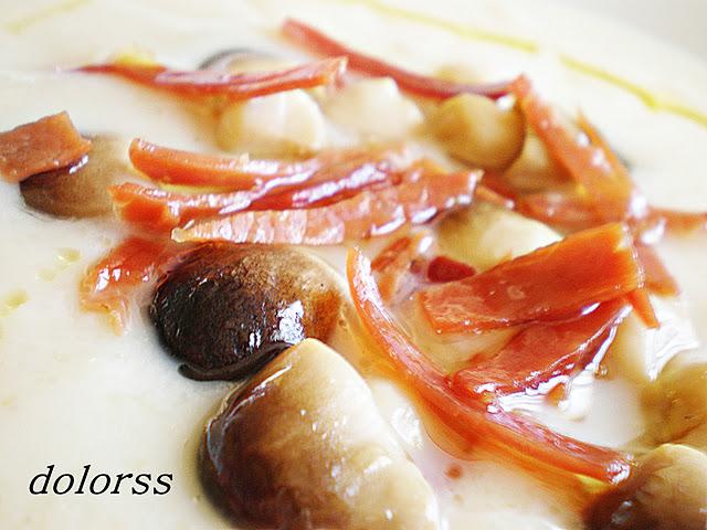 Crema de coliflor con centro de setas y jamón (Olla rápida)