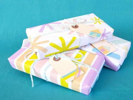 Envolver regalos y decorarlos con washi tape