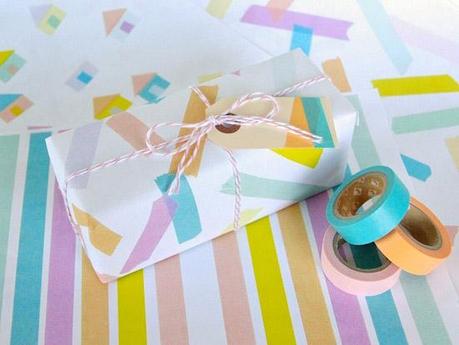 Envolver regalos y decorarlos con washi tape