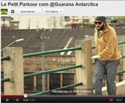 Otra Publicidad entre Le Petit Parkour y el Árbol de Navidad Social