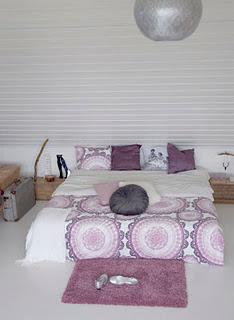 Dormitorio Blanco, Gris y Púrpura