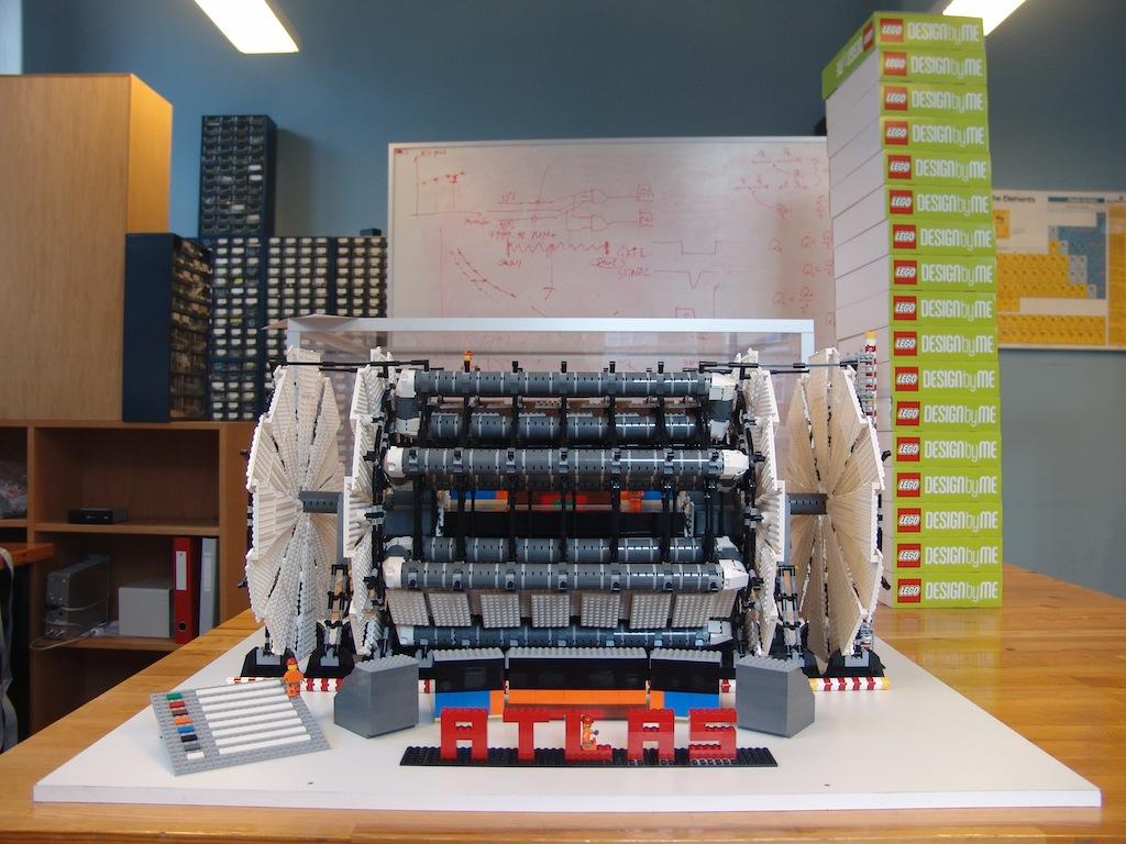 El ATLAS del LHC con piezas LEGO®