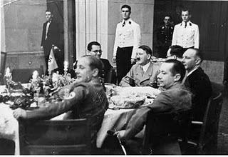 Tarde de té, juegos y soluciones finales en la Cancillería del Reich - 12/12/1941.