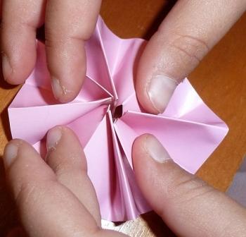 Flores de papel para adonar nuestros regalos