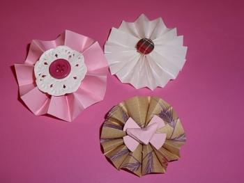 Flores de papel para adonar nuestros regalos