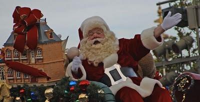 Disfrazado de Santa Claus ofrece alcohól envenenado
