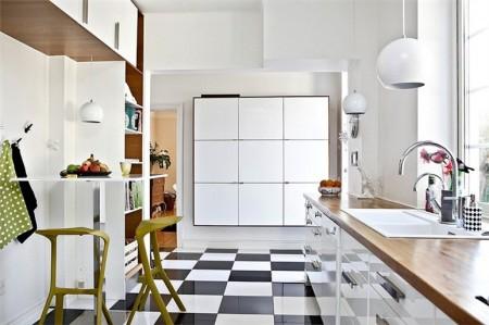 suelo de madera de roble espigado sofá de esquina silla barcelona rosetones en el techo papel de pared muebles de diseño lámpara diseño arco estilo sueco estilo nórdico estilo mid century modern estilo escandinavo detalles originales decoración decoración de interiores arcos divisorios decoración 