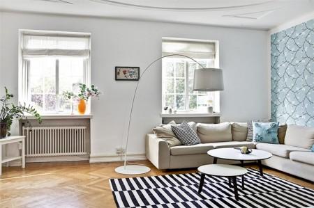 suelo de madera de roble espigado sofá de esquina silla barcelona rosetones en el techo papel de pared muebles de diseño lámpara diseño arco estilo sueco estilo nórdico estilo mid century modern estilo escandinavo detalles originales decoración decoración de interiores arcos divisorios decoración 