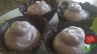 Tartaletas de chocolate con mousse de ciruela