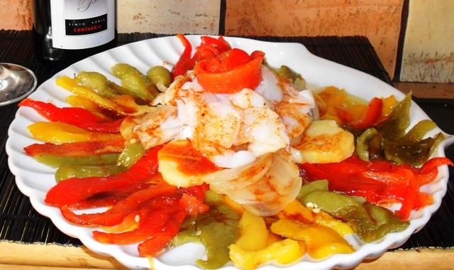 RECETARIO......(ENSALADA TRICOLOR CON BACALAO).-