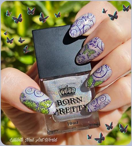 Manicura holográfica lila con mariposas