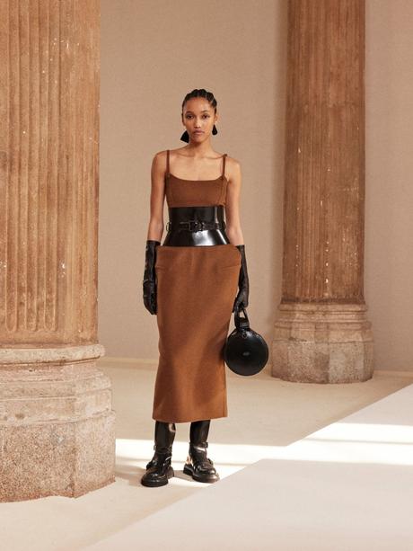 Max Mara Se Ha Convertido en el Nuevo «Chic Utilitario».