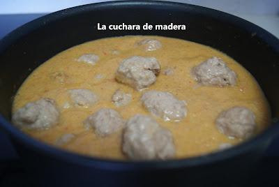 ALBONDIGAS EN SALSA