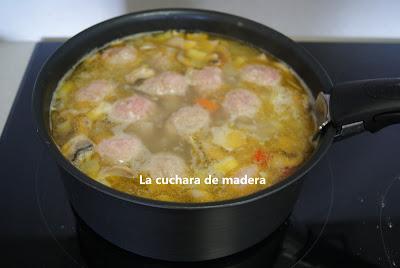 ALBONDIGAS EN SALSA