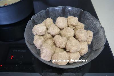 ALBONDIGAS EN SALSA