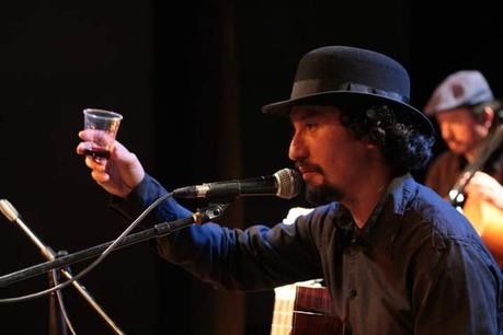 Payador Manuel Sánchez publica su libro «100 Cuekas de un solo Golpe📚 4fe2529c-82c7-a4b1-ed25-56cbbc5fdb28