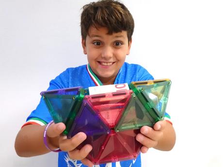 Construcción Creativa con Piezas Planas con Imanes: Desarrollando la Mente de los Niños Construcción Creativa con Piezas Planas con Imanes: Desarrollando la Mente de los Niños