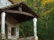 paraje volcánico aspecto bucólico alberga hermosas ermitas románicas Cataluña