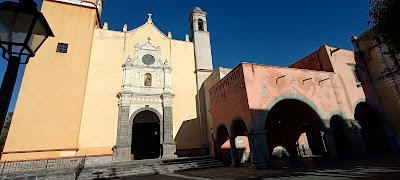 A DIOS ROGANDO Y CON EL MAZO DANDO