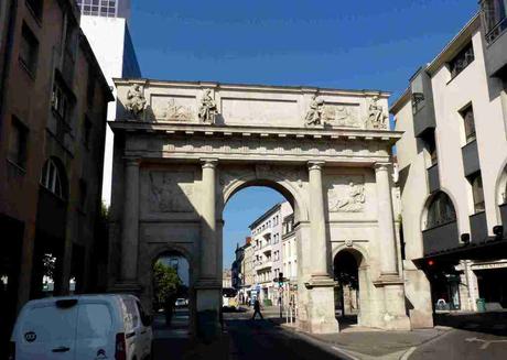 Alegorías matemáticas en los Arcos de Nancy Alegorías matemáticas en los Arcos de Nancy