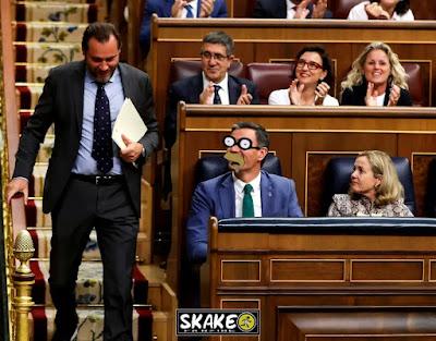 El PSOE sorprendió con Óscar Puente y Feijóo lo calificó como “el club de la comedia”.