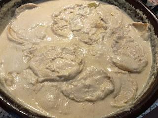 Cazuela de lomo con salsa de almendras Cazuela de lomo con salsa de almendras