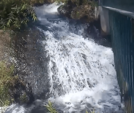 (video) Acusan a Club de Golf la Loma de desviar agua potable para sus lagos artificiales en medio de sequía