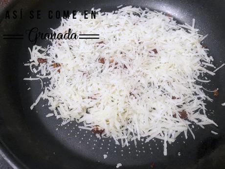 Enrollado de queso crujiente