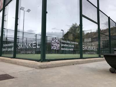 codigos qr para marketing en una pista de padel