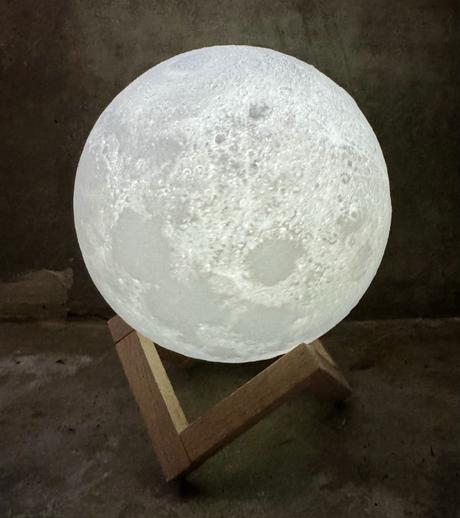 Tengo una luna.