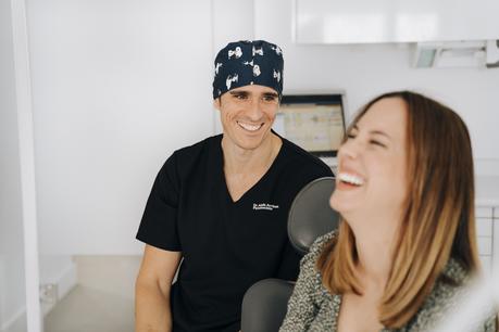 Sonreír es sinónimo de felicidad, atracción física y éxito social, según un estudio de Clínicas W Sonreír es sinónimo de felicidad, atracción física y éxito social, según un estudio de Clínicas W