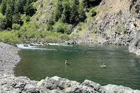 Los 7 mejores hoyos para nadar en California