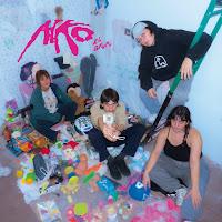 Aiko el grupo estrenan me están apuntando con un arma