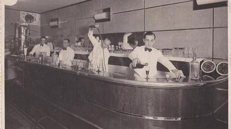 La coctelería Boadas de Barcelona cumple 90 años a lo grande