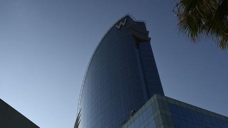 El Lujoso Hotel Vela, Propiedad del Fondo Soberano de Qatar, Está en Venta