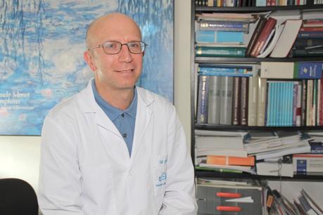 Dr. Luis López, reumatólogo de Policlínica Gipuzkoa: «los nuevos tratamientos biológicos para la artritis reumatoide actúan sobre el sistema autoinmune y son un avance porque reducen la inflamación» Dr. Luis López, reumatólogo de Policlínica Gipuzkoa: «los nuevos tratamientos biológicos para la artritis reumatoide actúan sobre el sistema autoinmune y son un avance porque reducen la inflamación»