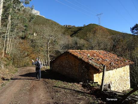 Alevia-La Escalá-Canal de las Vacas-Llonín-Cavandi-La Lizosa