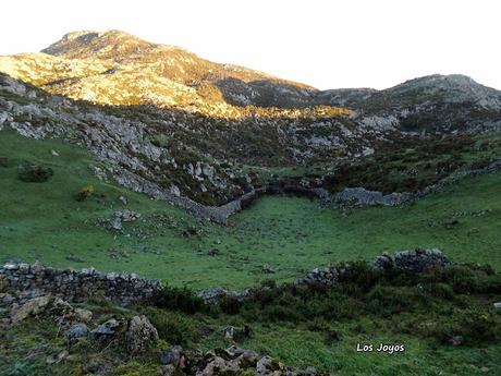 Alevia-La Escalá-Canal de las Vacas-Llonín-Cavandi-La Lizosa