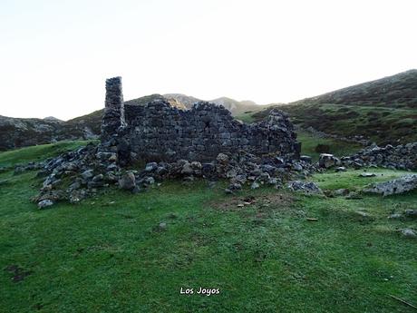 Alevia-La Escalá-Canal de las Vacas-Llonín-Cavandi-La Lizosa