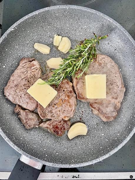 Solomillo de ternera con mantequilla de ajo y romero
