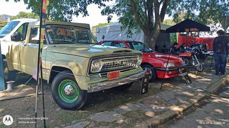 Sol, autos clásicos y público en AutoClásica 2023 Sol, autos clásicos y público en AutoClásica 2023