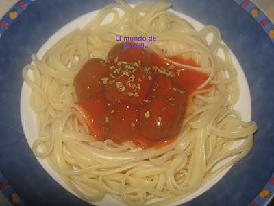 Tallarines con albóndigas