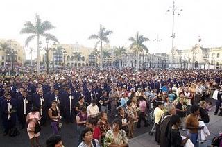 NUEVA PROCESIÓN CON LOS MISTERIOS DOLOROSOS DEL ROSARIO