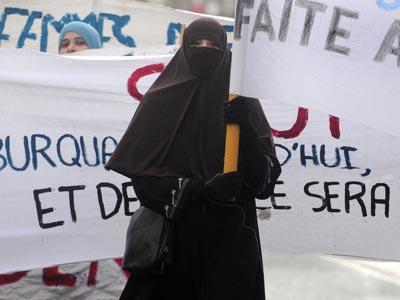 Revés jurídico para la ley antiburka de Sarkozy